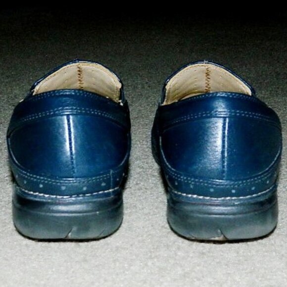 Women's CLARKS Structured Loafers Size 8 Medium Navy Blue Leather Slip-Ons - Picture 7 of 12